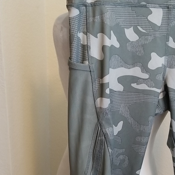 SALE VOGO ATHLETICA CAMO MESH SIDES LEGGINGS - Picture 4 of 12